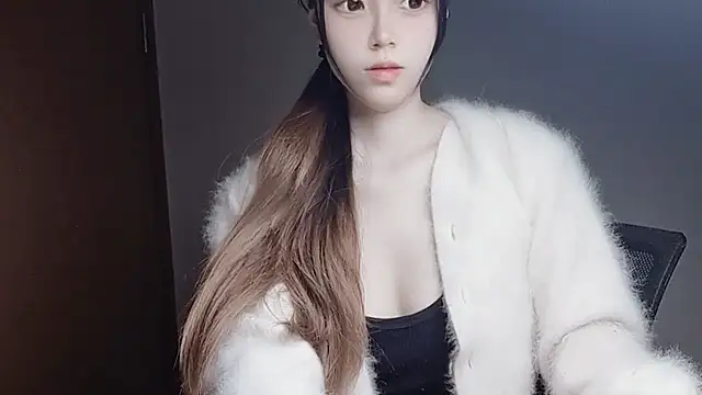 Snapshot of VaerySaenz chatting on 11/28/25, 01:33 VaerySaenz online show from 11/28/25, 01:33