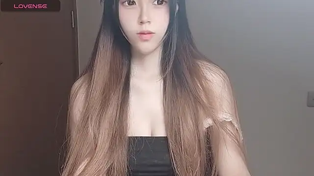 Snapshot of VaerySaenz chatting on 11/18/25, 03:32 VaerySaenz online show from 11/18/25, 03:32