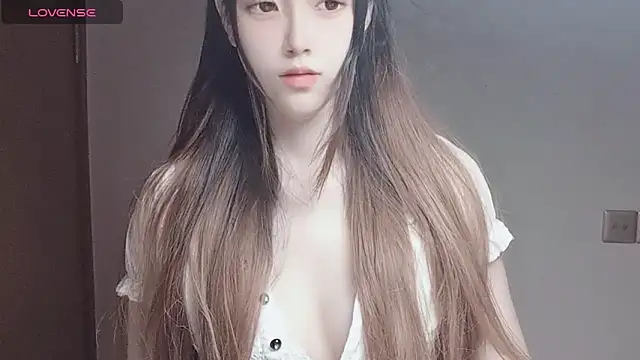 Snapshot of VaerySaenz chatting on 11/11/25, 03:07 VaerySaenz online show from 11/11/25, 03:07