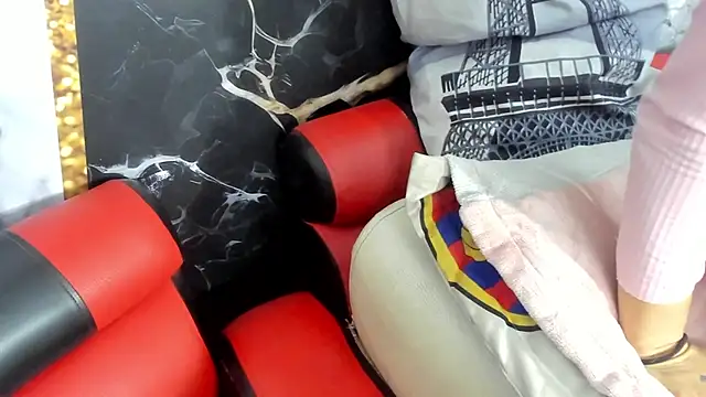 hot-threesome online show from 10/02/25, 03:32