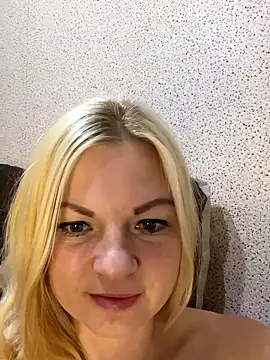 Snapshot of Julia_beauty chatting on 11/11/25, 09:31 Julia beauty online show from 11/11/25, 09:31