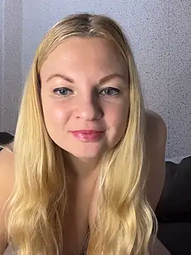 Snapshot of Julia_beauty chatting on 01/11/25, 05:07 Julia beauty online show from 01/11/25, 05:07