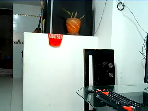 Snapshot of SHAT_SEX chatting on 11/06/25, 08:57 SHAT SEX online show from 11/06/25, 08:57