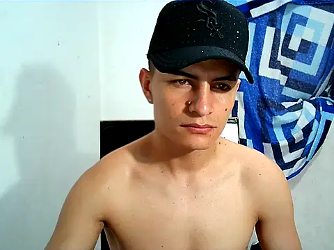 Snapshot of SHAT_SEX chatting on 11/25/25, 02:39 SHAT SEX online show from 11/25/25, 02:39