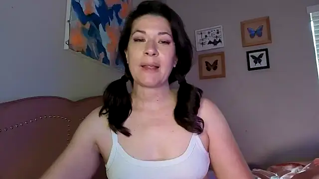 Snapshot of highly_inappropriate chatting on 06/01/26, 01:06 highly inappropriate online show from 06/01/26, 01:06