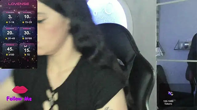 natasha logan  online show from 10/14/25, 04:02