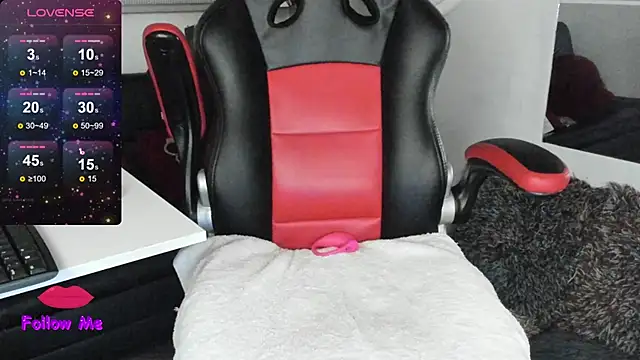 natasha logan  online show from 11/03/25, 04:07