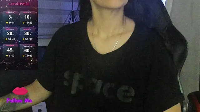 Snapshot of natasha_logan_ chatting on 01/19/26, 04:05 natasha logan online show from 01/19/26, 04:05