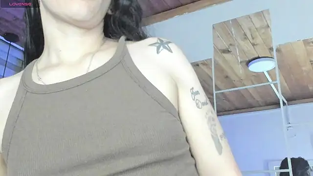 natasha logan  online show from 10/10/25, 04:02