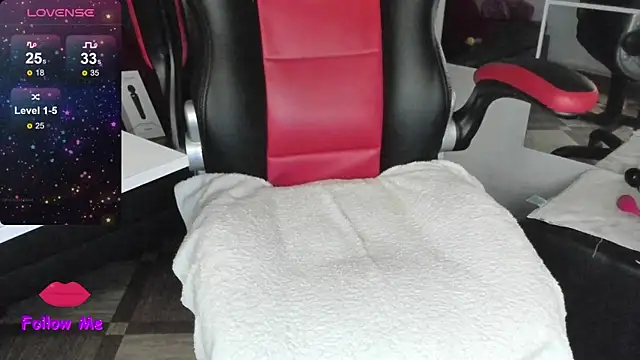 natasha logan  online show from 10/13/25, 04:03