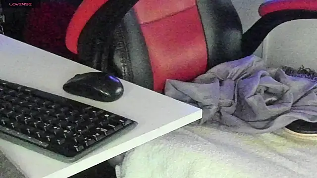 natasha logan  online show from 10/21/25, 04:01