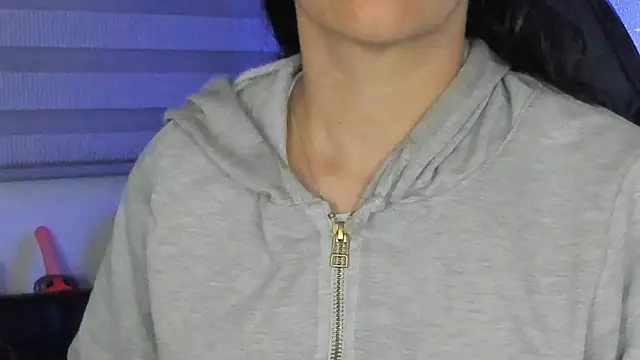 natasha logan  online show from 12/15/25, 04:07