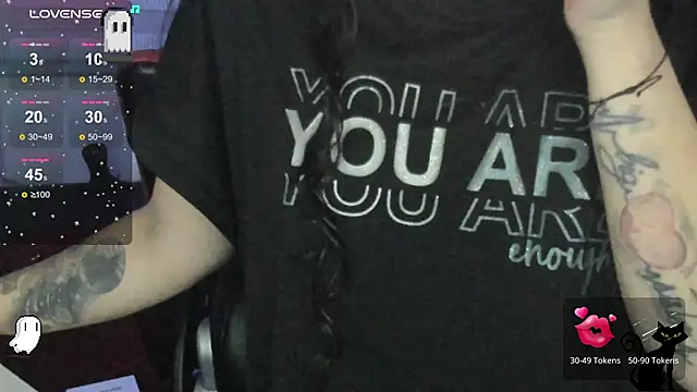 Snapshot of natasha_logan_ chatting on 12/23/25, 04:01 natasha logan online show from 12/23/25, 04:01