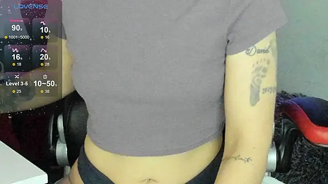 Snapshot of natasha_logan_ chatting on 02/15/26, 04:02 natasha logan online show from 02/15/26, 04:02