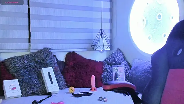 natasha logan  online show from 05/09/26, 04:05