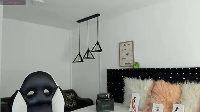 natasha logan  online show from 03/02/25, 04:07