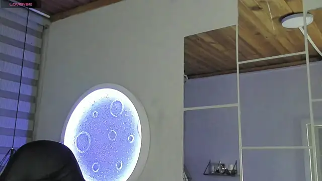 natasha logan  online show from 10/04/25, 04:03