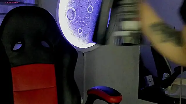 natasha logan  online show from 10/27/25, 04:02