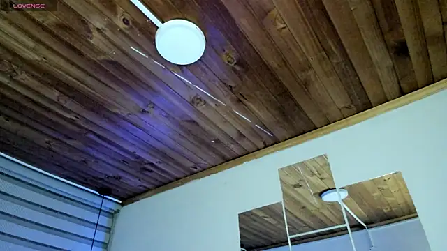 natasha logan  online show from 09/23/25, 04:08