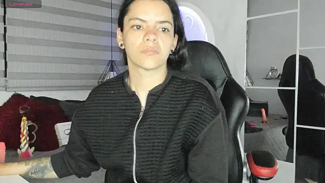 natasha logan  online show from 06/26/26, 04:07