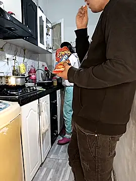 catire2323 online show from 04/17/26, 12:57