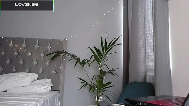 Snapshot of mini_kunis chatting on 12/05/25, 04:05 mini kunis online show from 12/05/25, 04:05