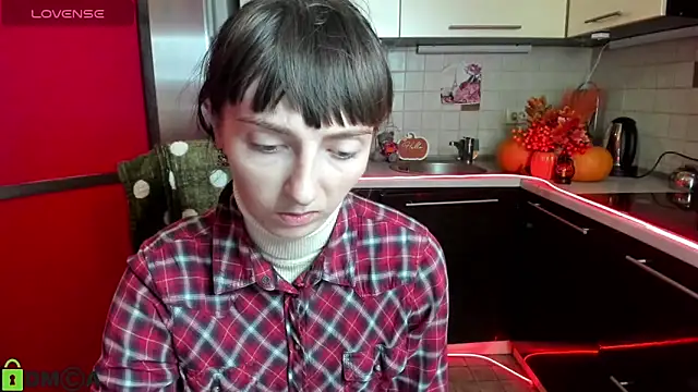 Snapshot of TayanaJons chatting on 11/17/25, 07:56 TayanaJons online show from 11/17/25, 07:56