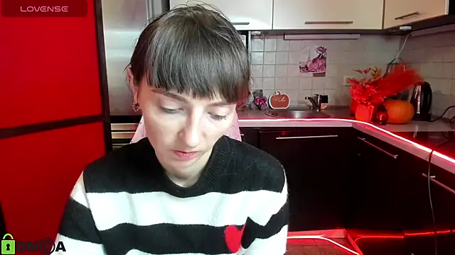 Snapshot of TayanaJons chatting on 11/26/25, 07:52 TayanaJons online show from 11/26/25, 07:52