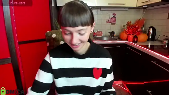 Snapshot of TayanaJons chatting on 10/15/25, 07:05 TayanaJons online show from 10/15/25, 07:05