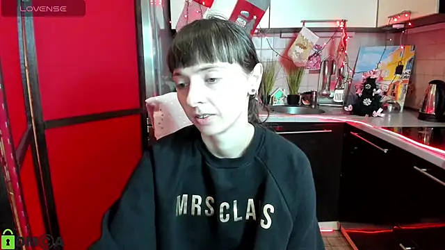 Snapshot of TayanaJons chatting on 12/15/25, 07:58 TayanaJons online show from 12/15/25, 07:58