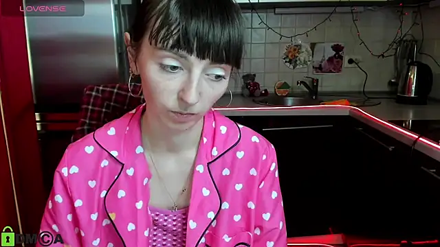 Snapshot of TayanaJons chatting on 03/11/25, 10:51 TayanaJons online show from 03/11/25, 10:51