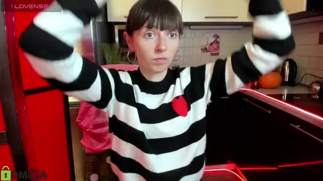 Snapshot of TayanaJons chatting on 10/11/25, 06:58 TayanaJons online show from 10/11/25, 06:58