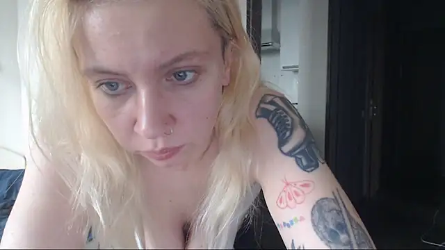 amanda kiss kiss online show from 11/10/25, 12:10