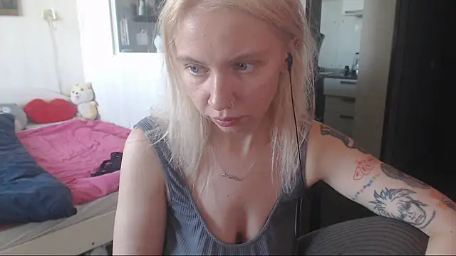 amanda kiss kiss online show from 10/08/25, 09:44