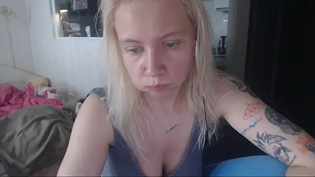 amanda kiss kiss online show from 10/15/25, 10:34