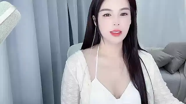 Snapshot of hknana chatting on 03/19/25, 12:01 hknana online show from 03/19/25, 12:01