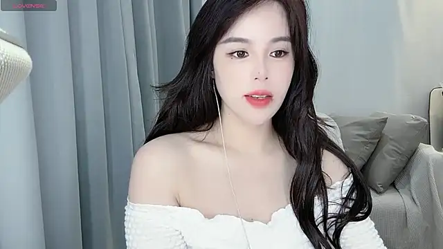 Snapshot of hknana chatting on 03/15/25, 11:40 hknana online show from 03/15/25, 11:40