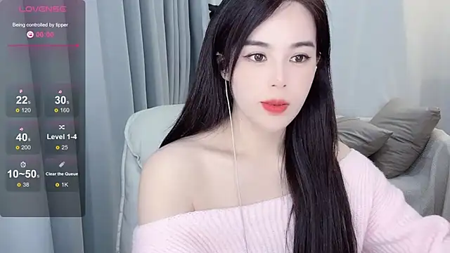 Snapshot of hknana chatting on 02/19/25, 12:11 hknana online show from 02/19/25, 12:11
