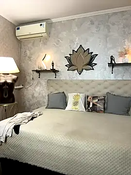 StripBianka online show from 11/12/25, 06:50