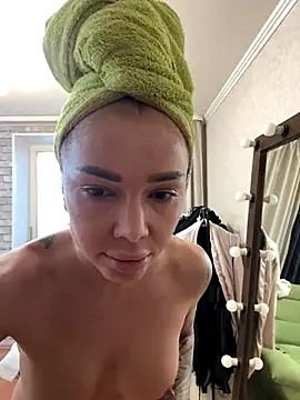 Snapshot of StripBianka chatting on 11/05/25, 09:12 StripBianka online show from 11/05/25, 09:12