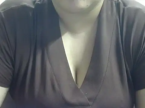 Snapshot of Mohini_44 chatting on 06/08/26, 03:23 Mohini 44 online show from 06/08/26, 03:23