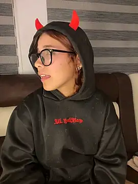 crystal bunny7 online show from 03/10/25, 07:00