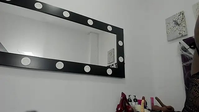 rihanna abiodun online show from 10/18/25, 01:29