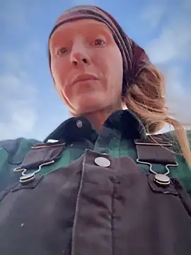 GoldenFlameGoddess online show from 11/18/25, 12:48