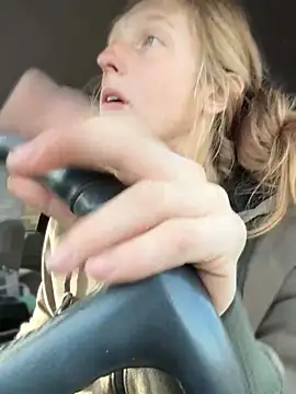 GoldenFlameGoddess online show from 12/20/25, 09:17