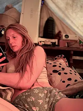 GoldenFlameGoddess online show from 11/21/25, 03:44