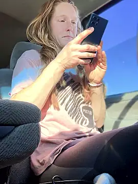 GoldenFlameGoddess online show from 01/11/26, 07:10