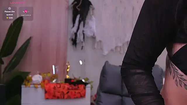 Snapshot of Molly_Jons chatting on 10/29/25, 01:04 Molly Jons online show from 10/29/25, 01:04