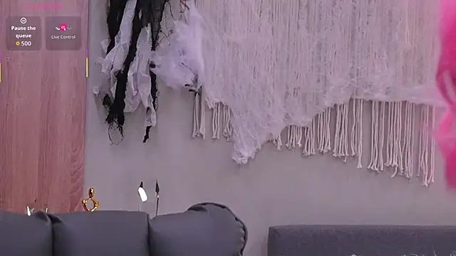 Snapshot of Molly_Jons chatting on 10/28/25, 01:06 Molly Jons online show from 10/28/25, 01:06