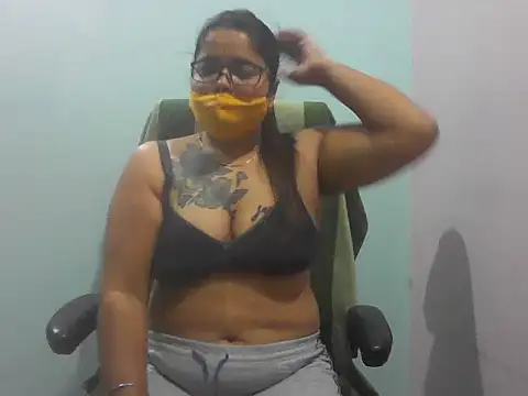 Snapshot of gyanvi1 chatting on 02/11/25, 01:41 gyanvi1 online show from 02/11/25, 01:41